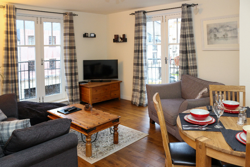 9 Huntingdon Place is a modern 2 bedroom flat with private parking.