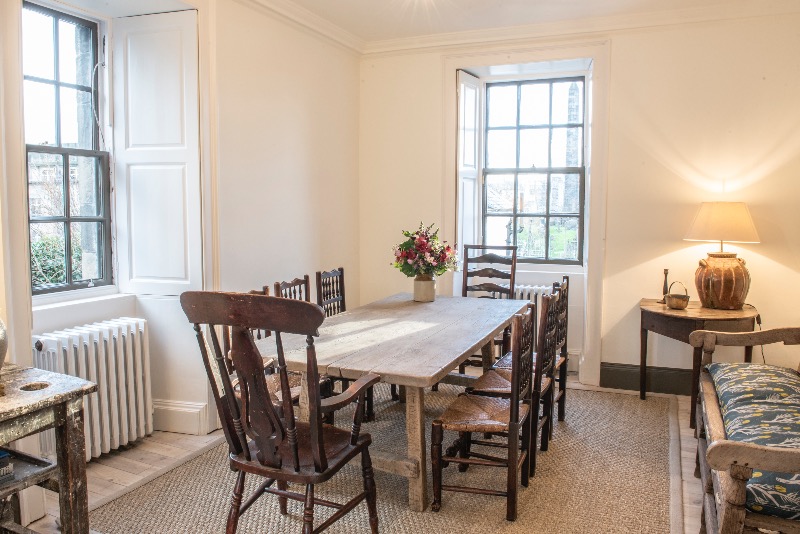 self catering apartments Edinburgh dining room